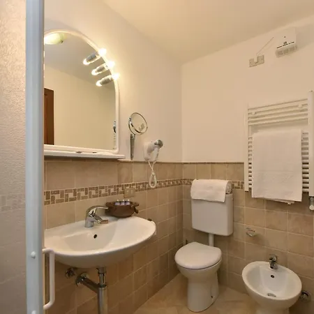 Bijou Hotel 3*